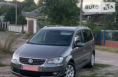 Мінівен Volkswagen Touran 2010 в 