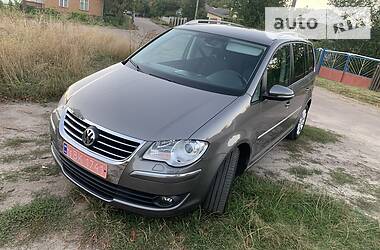 Мінівен Volkswagen Touran 2010 в 