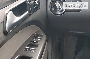 Мінівен Volkswagen Touran 2011 в 