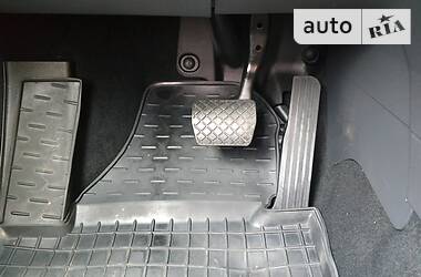Мінівен Volkswagen Touran 2011 в 