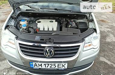 Универсал Volkswagen Touran 2008 в Звягеле