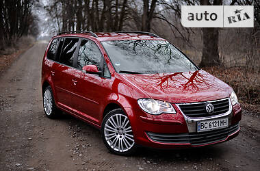 Мінівен Volkswagen Touran 2008 в Стрию