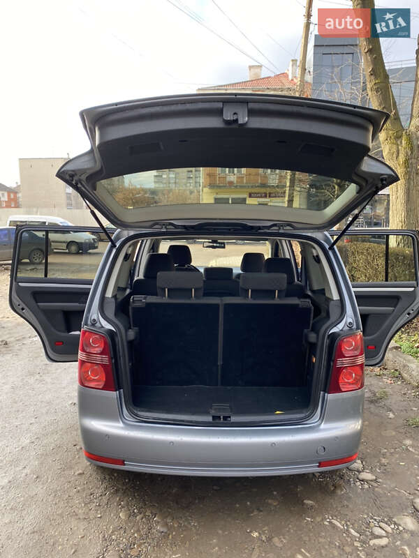 Мінівен Volkswagen Touran 2010 в Калуші
