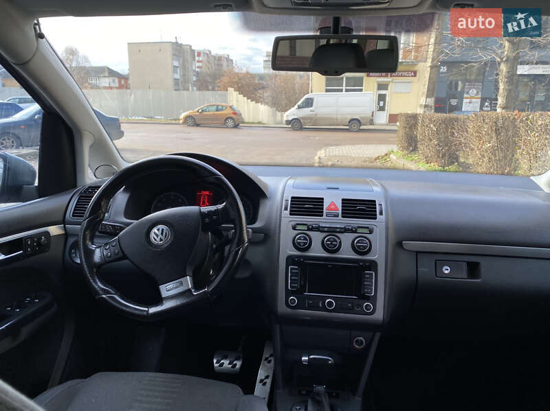 Мінівен Volkswagen Touran 2010 в Калуші