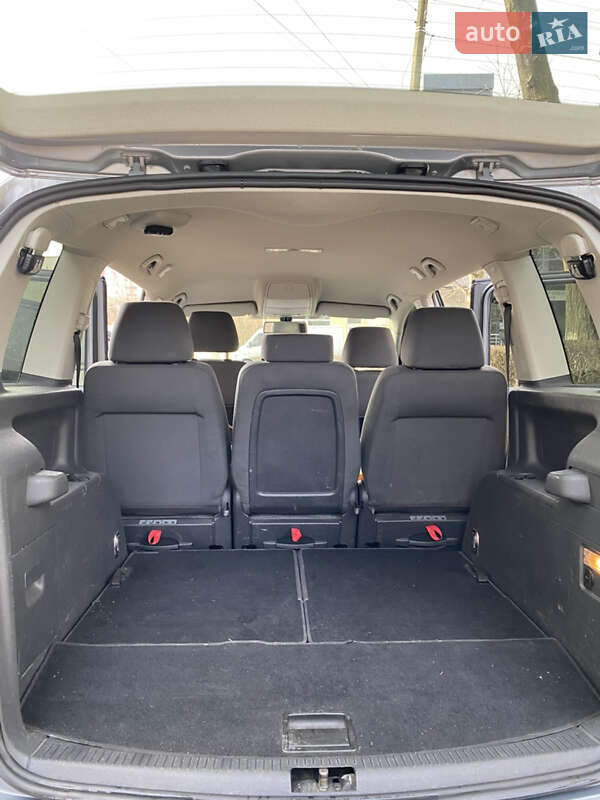 Мінівен Volkswagen Touran 2010 в Калуші