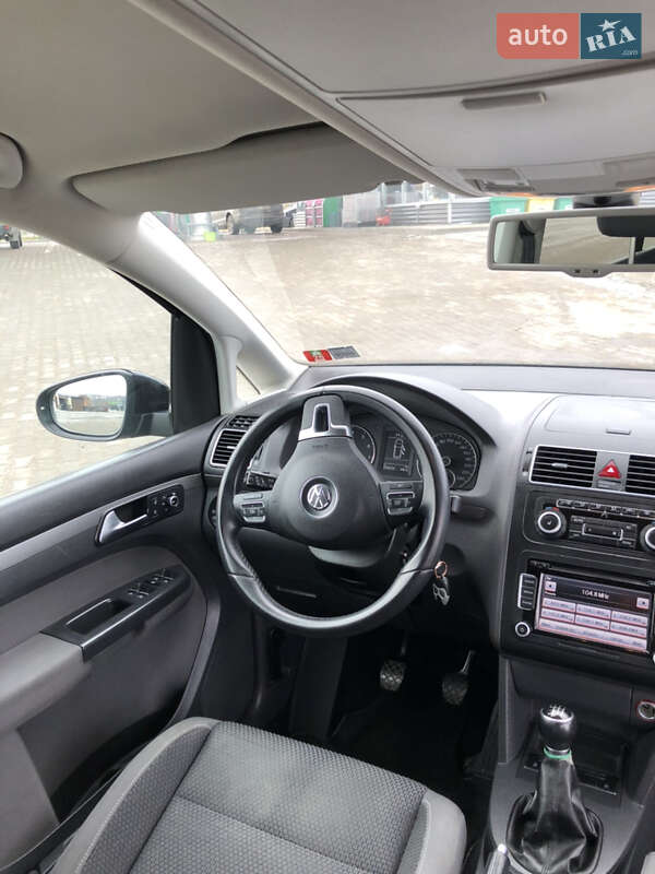 Минивэн Volkswagen Touran 2010 в Каменец-Подольском