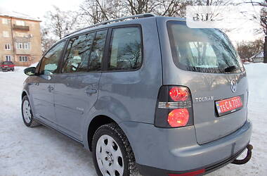 Мінівен Volkswagen Touran 2010 в Рівному