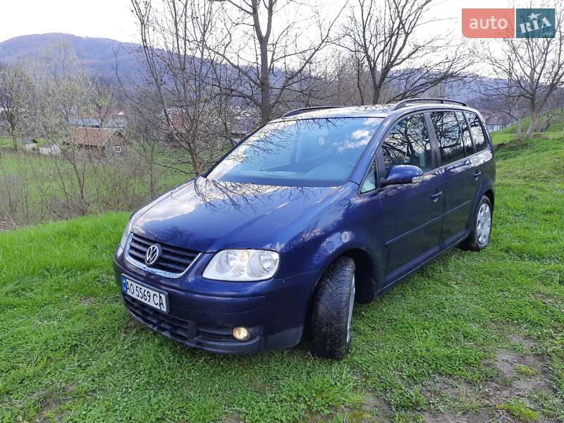 Минивэн Volkswagen Touran 2003 в Тячеве