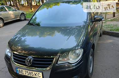 Минивэн Volkswagen Touran 2009 в Кривом Роге