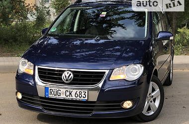 Универсал Volkswagen Touran 2008 в Самборе