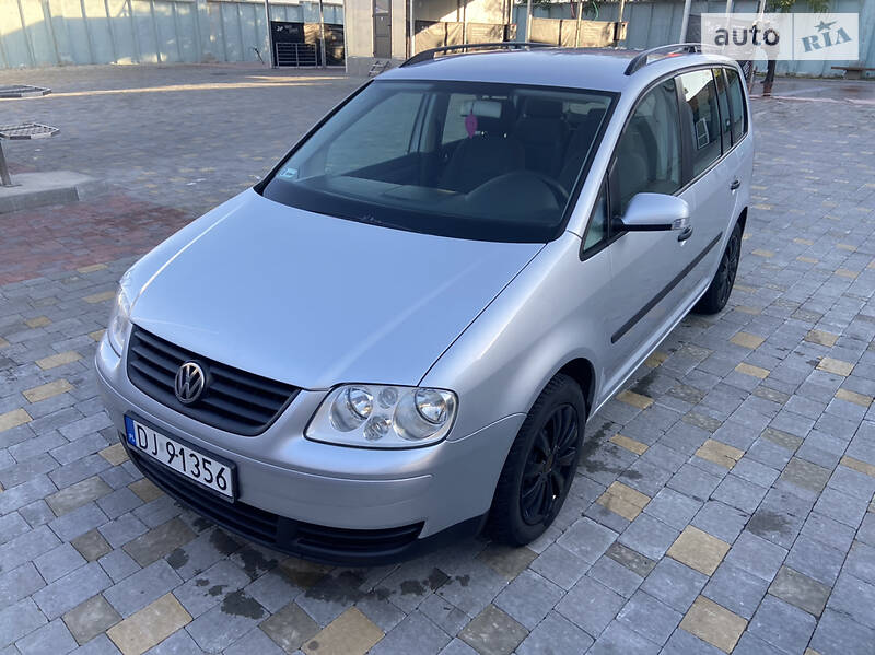 Минивэн Volkswagen Touran 2004 в Городке