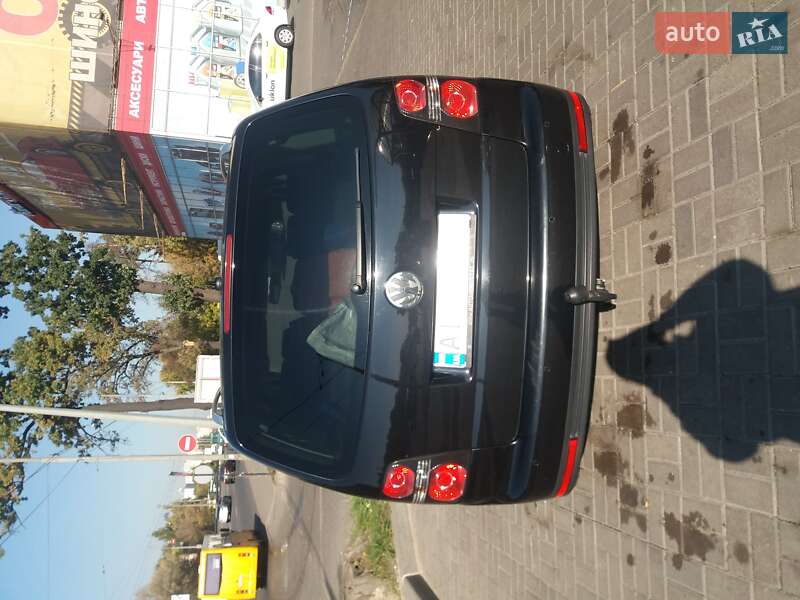 Мінівен Volkswagen Touran 2009 в Києві