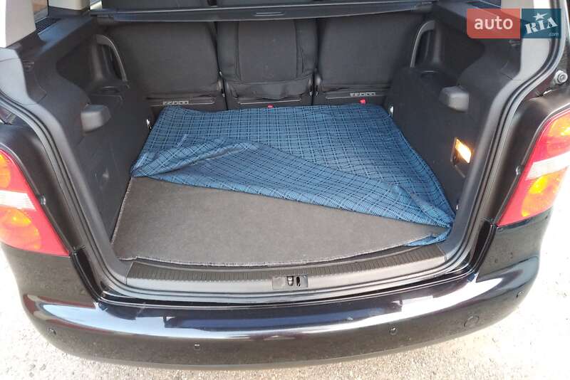 Мінівен Volkswagen Touran 2006 в Луцьку