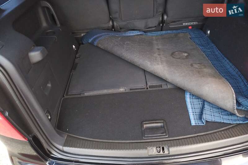 Мінівен Volkswagen Touran 2006 в Луцьку