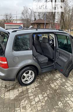 Минивэн Volkswagen Touran 2004 в 