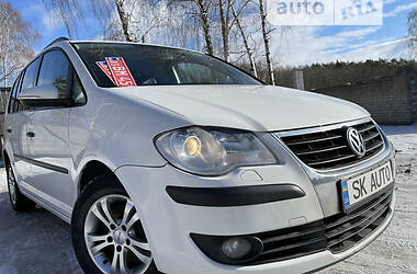 Минивэн Volkswagen Touran 2010 в Кременце