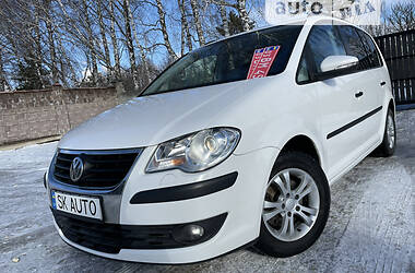 Минивэн Volkswagen Touran 2010 в Кременце