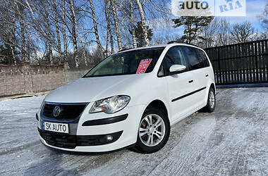 Минивэн Volkswagen Touran 2010 в Кременце