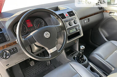 Минивэн Volkswagen Touran 2010 в Кременце