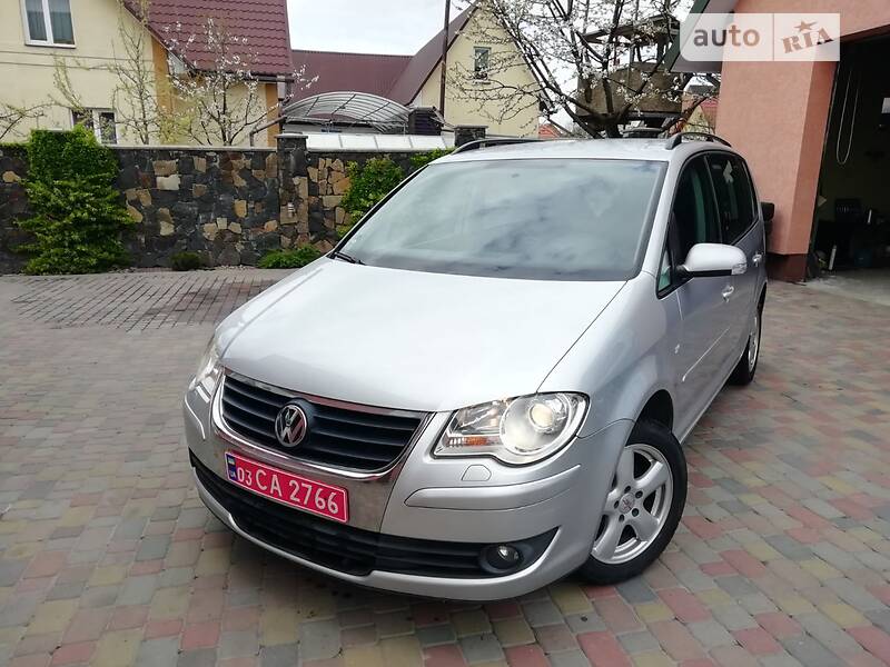 Минивэн Volkswagen Touran 2007 в Луцке