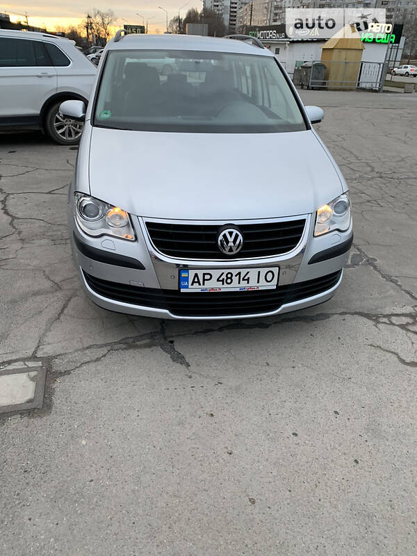 Універсал Volkswagen Touran 2007 в Запоріжжі