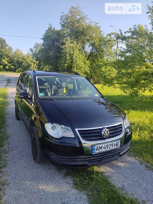 Минивэн Volkswagen Touran 2009 в 