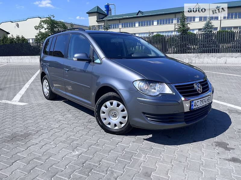 Минивэн Volkswagen Touran 2007 в Рожище