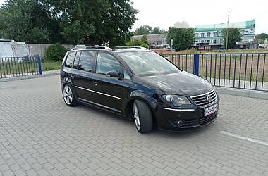 Минивэн Volkswagen Touran 2007 в Нововолынске