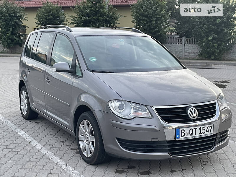 Минивэн Volkswagen Touran 2007 в Городке