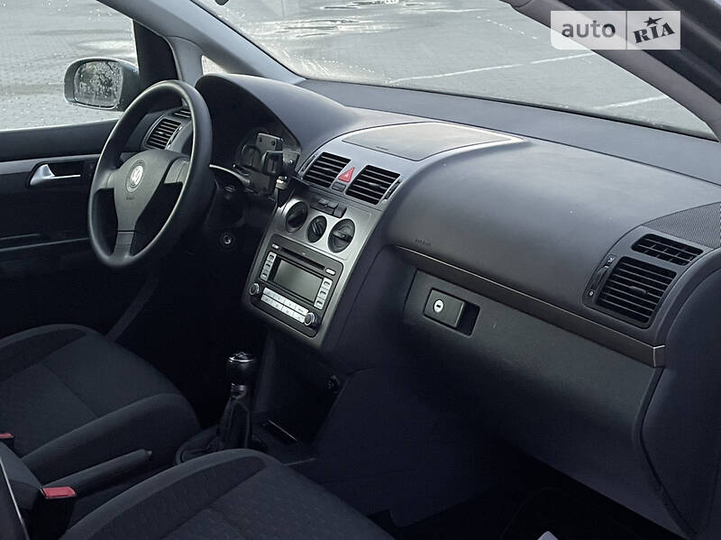 Минивэн Volkswagen Touran 2007 в Городке