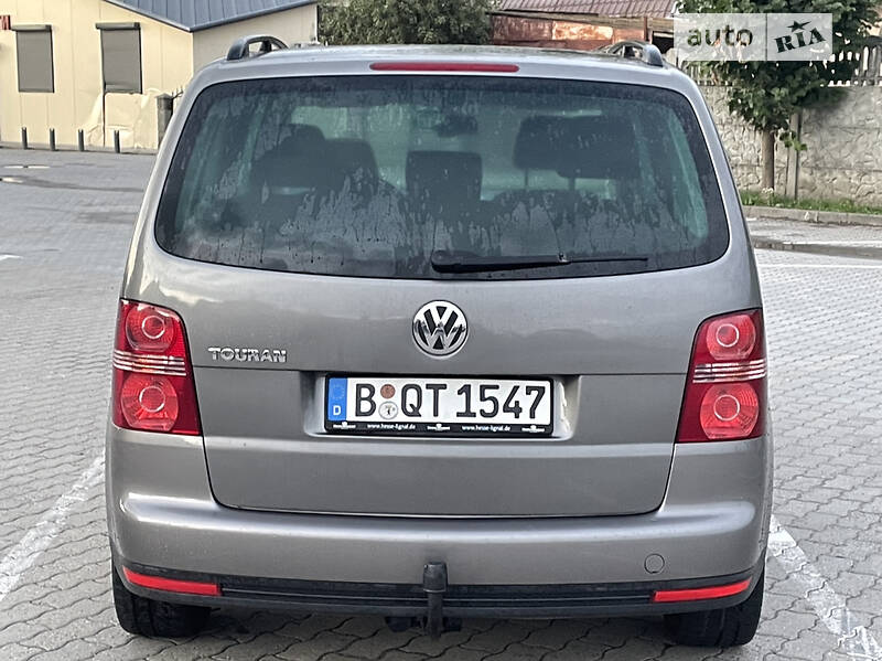 Минивэн Volkswagen Touran 2007 в Городке