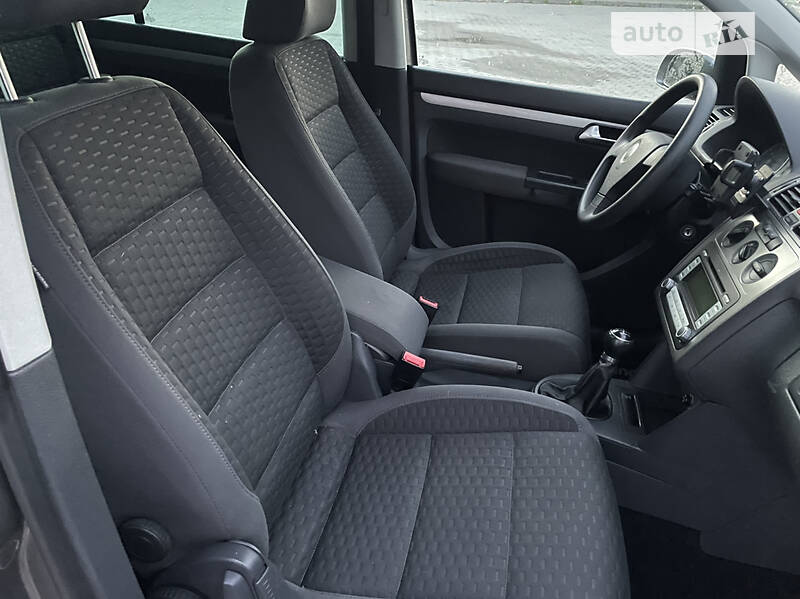Минивэн Volkswagen Touran 2007 в Городке