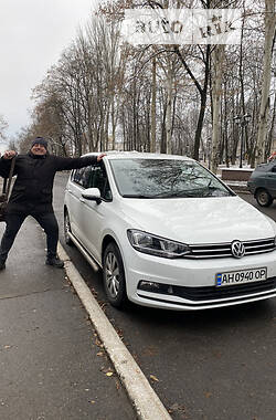 Универсал Volkswagen Touran 2017 в Киеве
