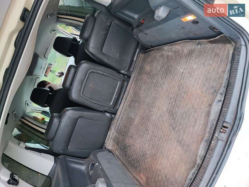 Микровэн Volkswagen Touran 2011 в Черкассах
