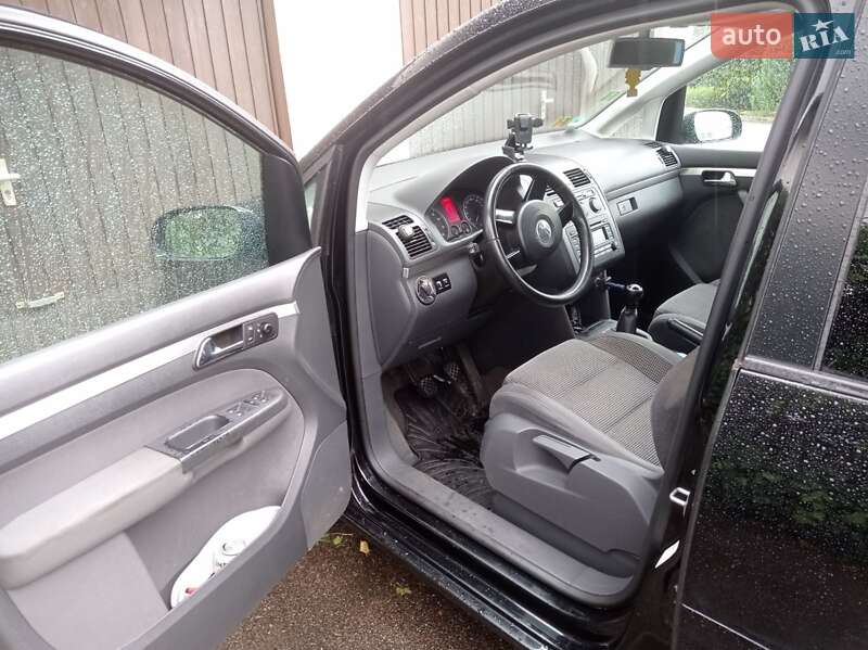 Мінівен Volkswagen Touran 2004 в Сарнах