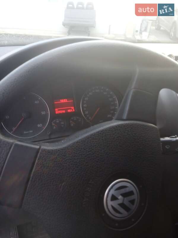 Мінівен Volkswagen Touran 2008 в Тернополі