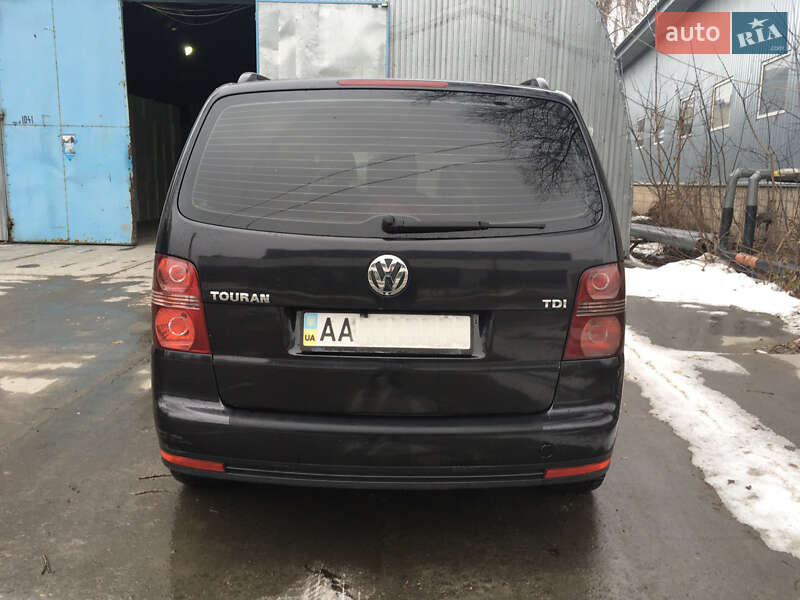 Мінівен Volkswagen Touran 2008 в Києві