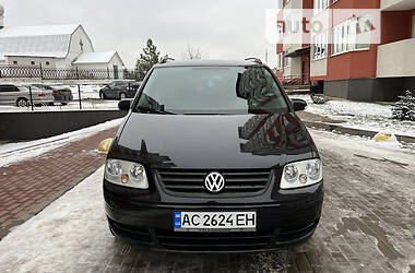 Универсал Volkswagen Touran 2004 в Вараше