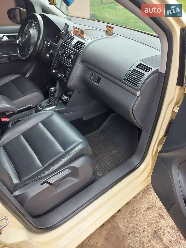 Универсал Volkswagen Touran 2013 в Луцке фото 11 Универсал Volkswagen Touran 2013 в Луцке