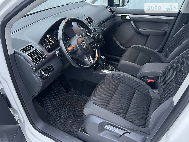 Минивэн Volkswagen Touran 2011 в Киеве