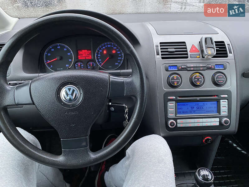Универсал Volkswagen Touran 2007 в Коростене