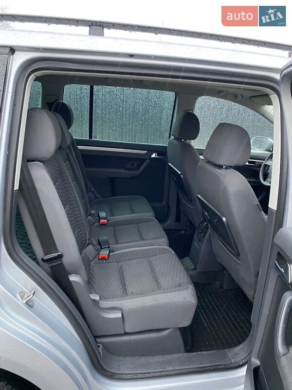 Универсал Volkswagen Touran 2007 в Коростене