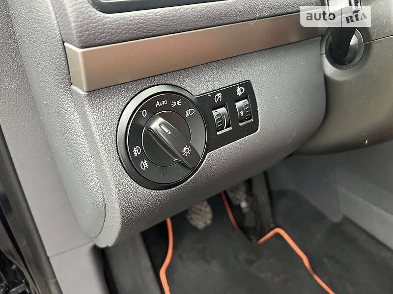 Минивэн Volkswagen Touran 2008 в Киеве