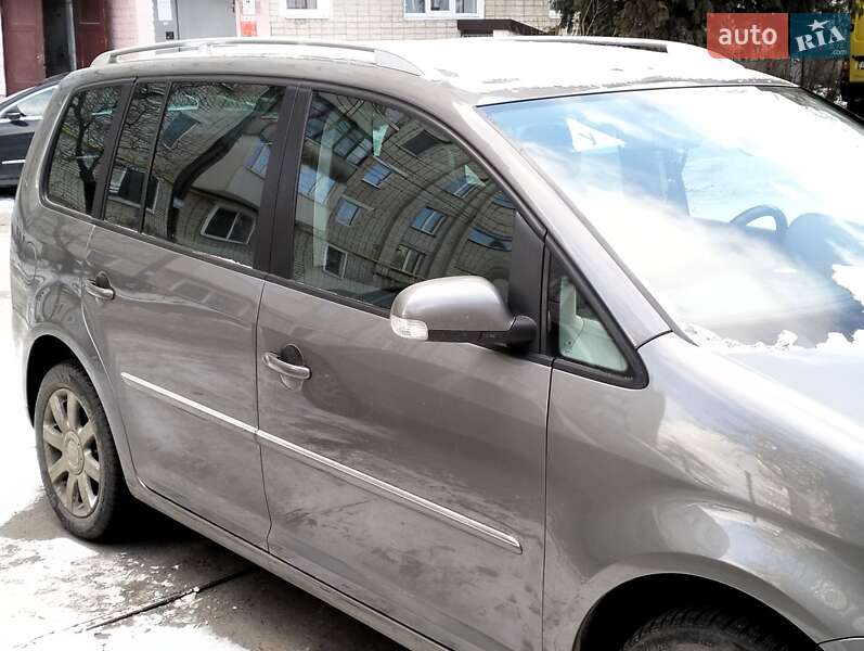 Минивэн Volkswagen Touran 2007 в Ровно