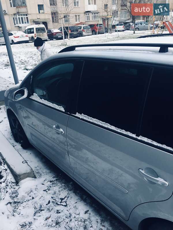 Минивэн Volkswagen Touran 2005 в Луцке
