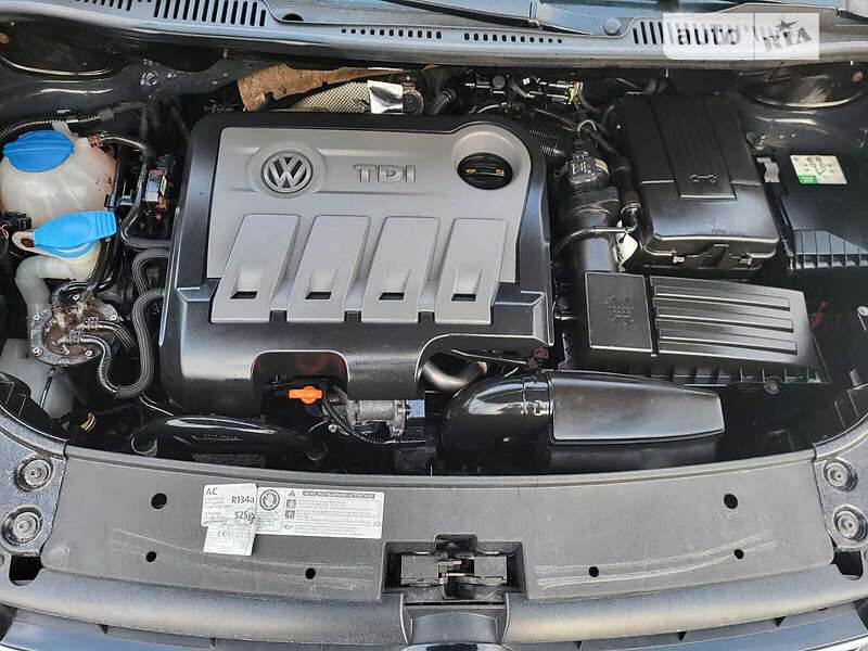 Микровэн Volkswagen Touran 2012 в Черновцах