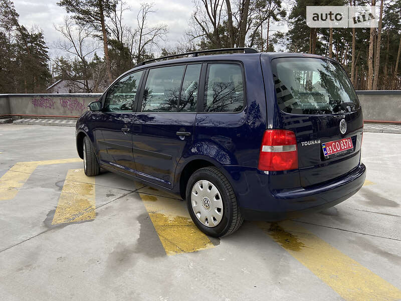 Минивэн Volkswagen Touran 2006 в Киеве