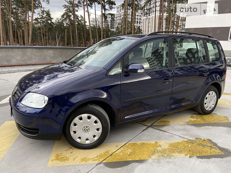Минивэн Volkswagen Touran 2006 в Киеве