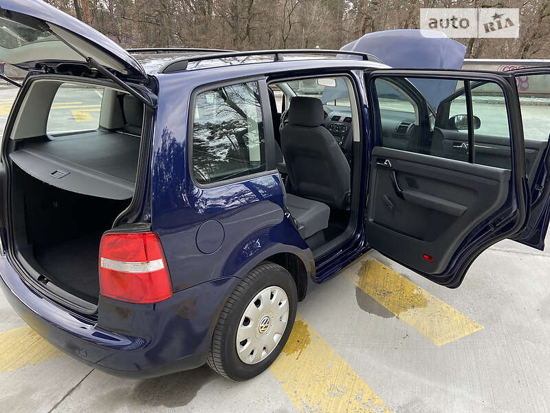 Минивэн Volkswagen Touran 2006 в Киеве