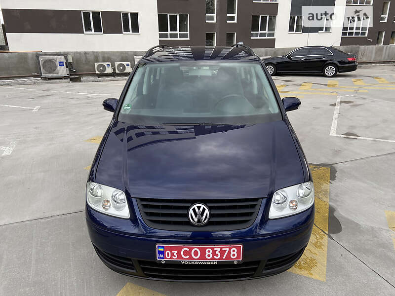Минивэн Volkswagen Touran 2006 в Киеве